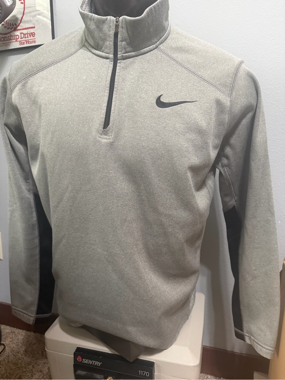 Nike ThermaFit Men’s Grey Quarter-Zip Pullover Jacket